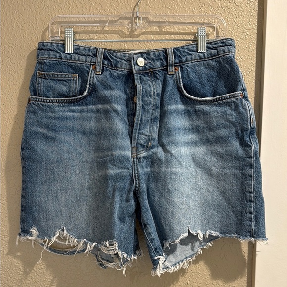 Size 29 Reformation Raye Mid Rise 6" Relaxed Jean Shorts - Picture 3 of 6